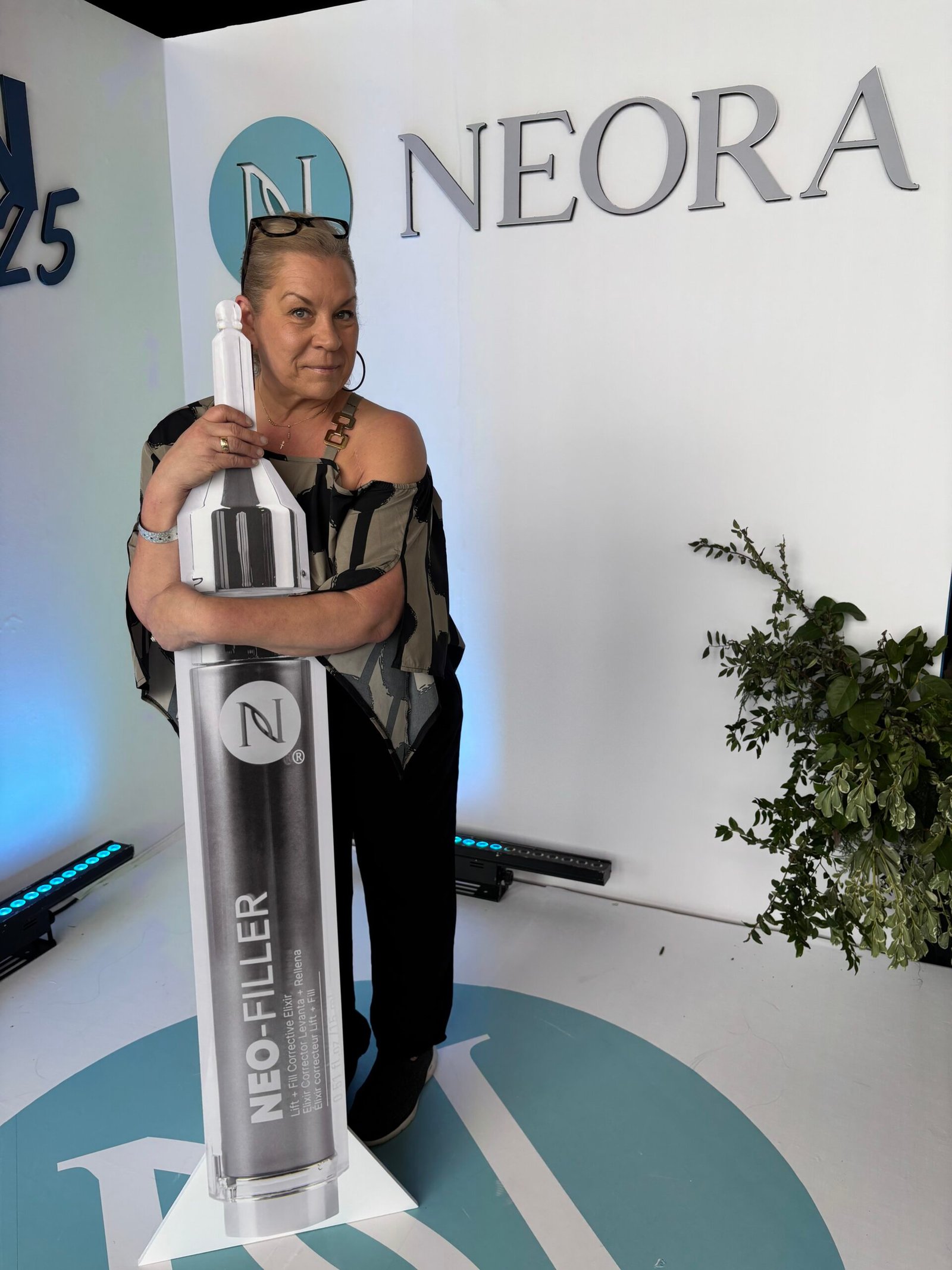 Lisa Cocchi using Neo-FILLER collagen skincare in real life routine